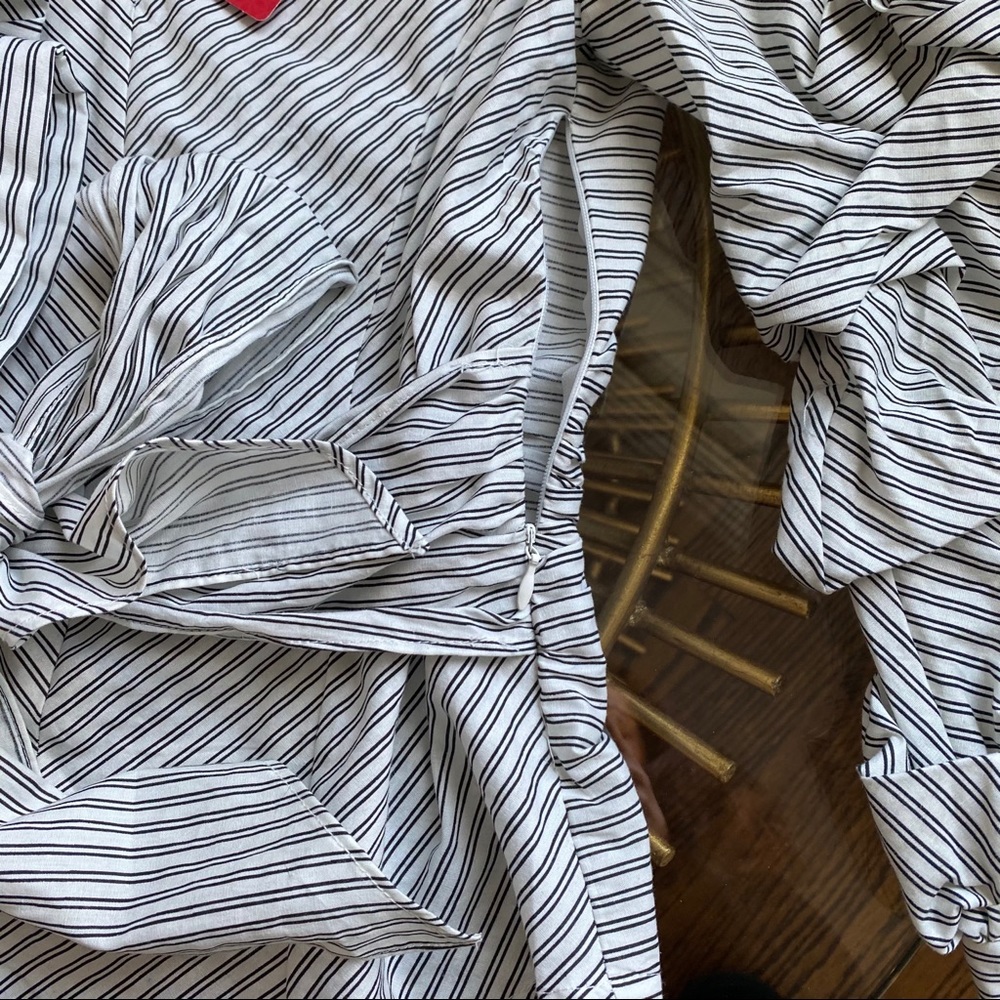 NWT Ruffle Sleeve Top - Picture 7 of 12